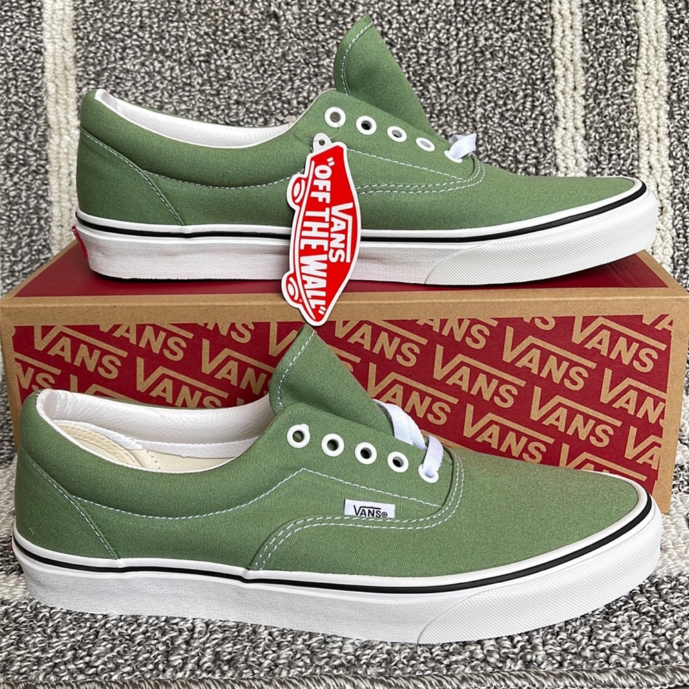Vans WMNS Era
Shale Green/True White
VN0A54F14G6 Sneakers